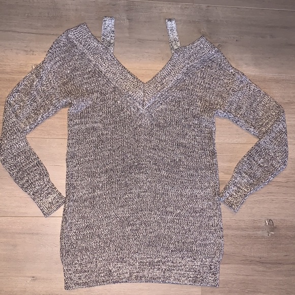 Dynamite Off-The-Shoulder Sweater - Small - Picture 2 of 7
